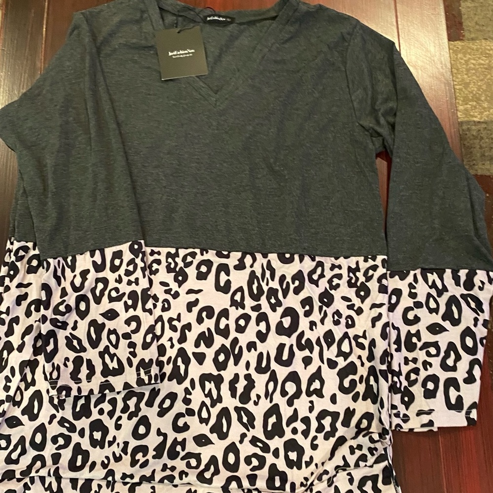 Leopard pull-over top Size L